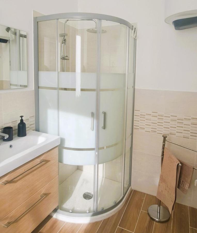 La Petite Maison Lägenhet Agrate Brianza Exteriör bild